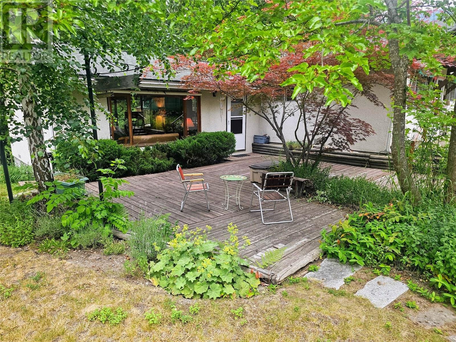 814 Gore St W, Nelson, BC V1L 3H5