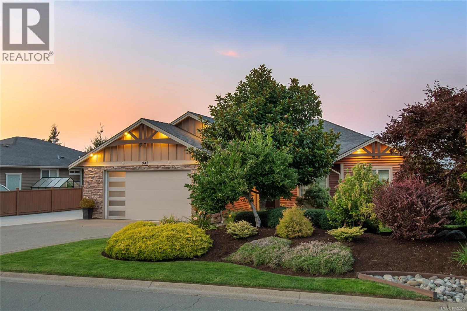 942 Timberline Dr, Campbell River, BC V9H 0A8