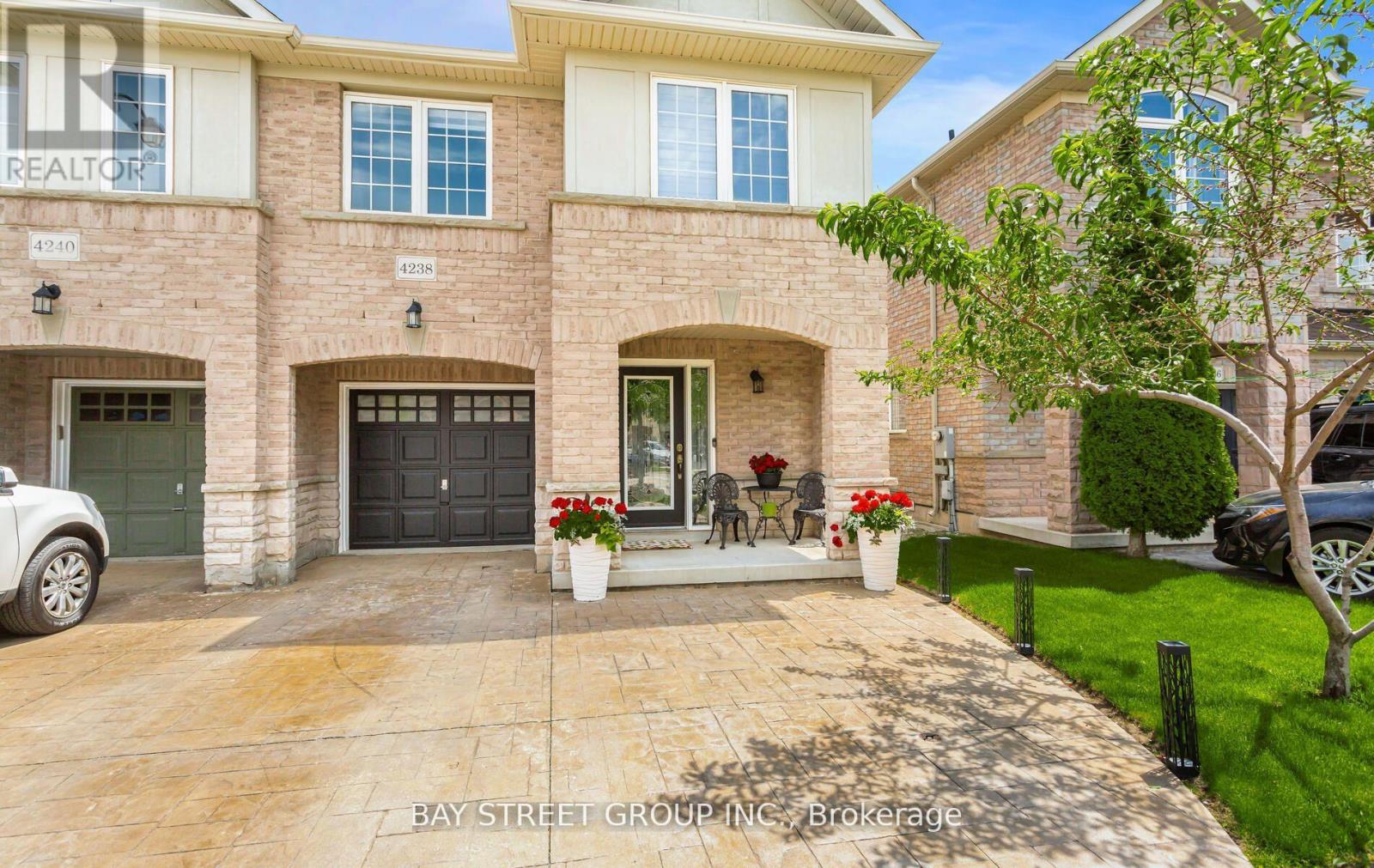 4238 Thomas Alton Blvd, Burlington, ON L7M 0A9