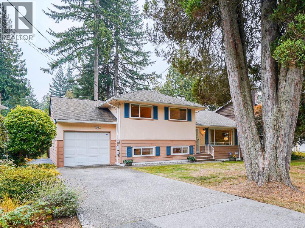 2168 Berkley Ave, North Vancouver, BC V7H 1Z7