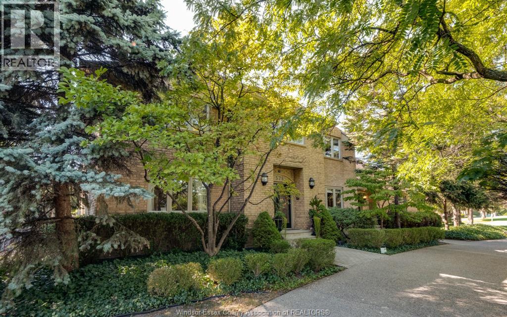379 Elmgrove Dr, Lakeshore, ON N8N 4H2