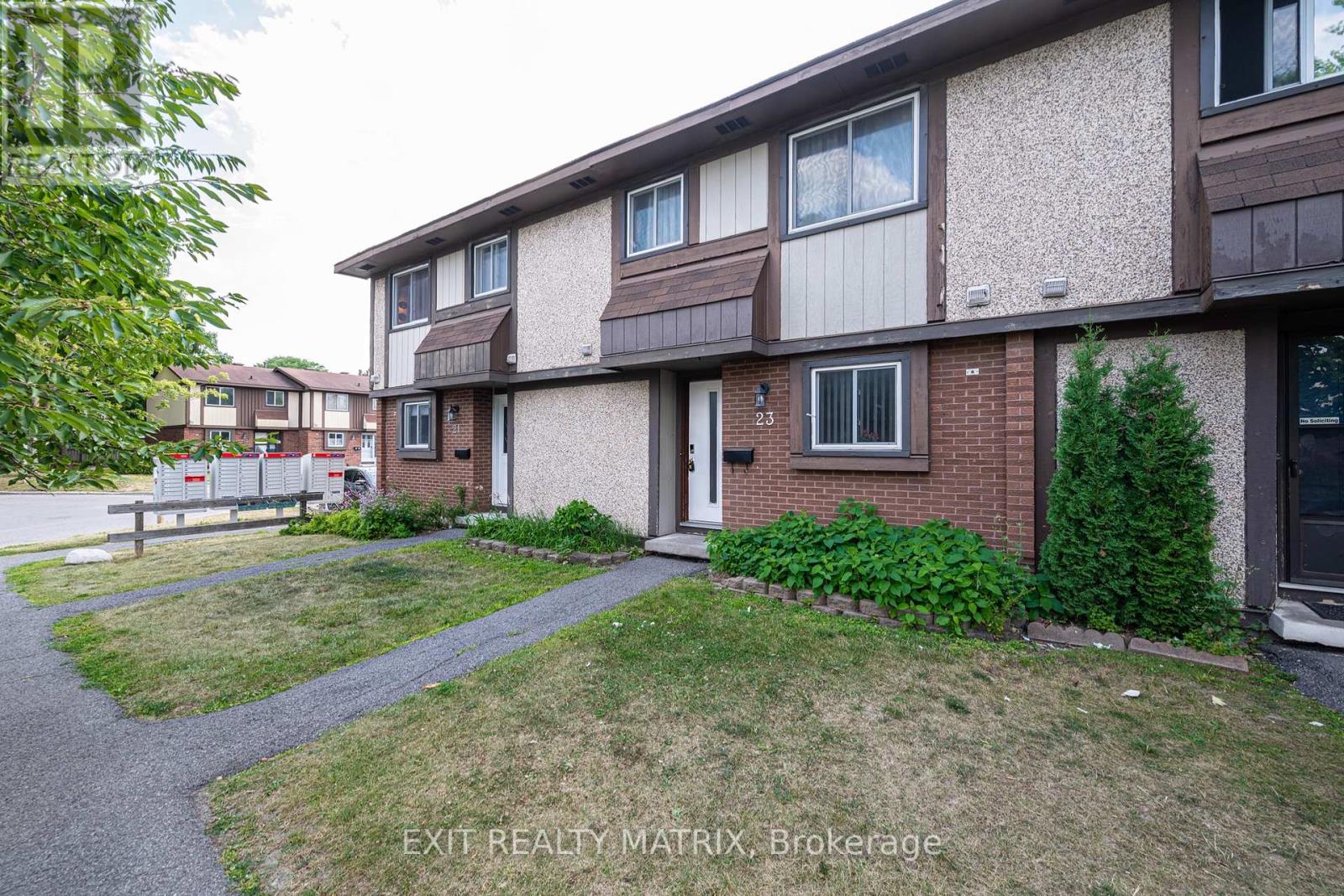 23 Pickford Dr, Ottawa, ON K2L 2C1