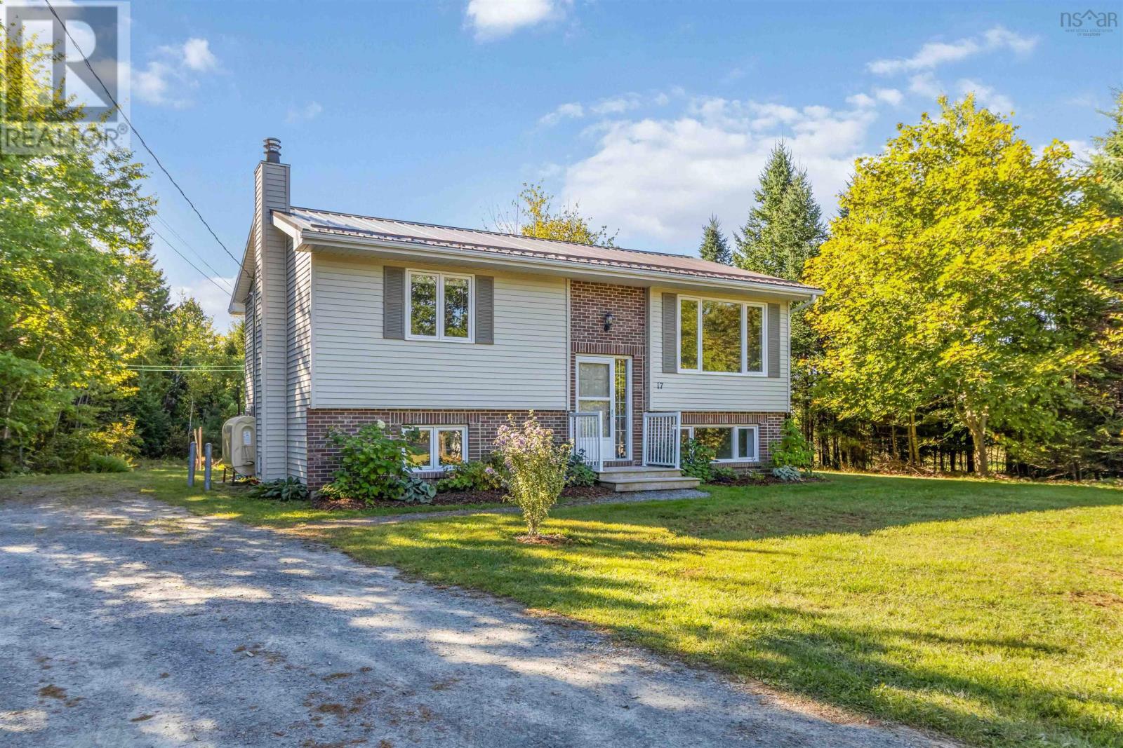 17 Loriann Dr, Porters Lake, NS B3E 1J3