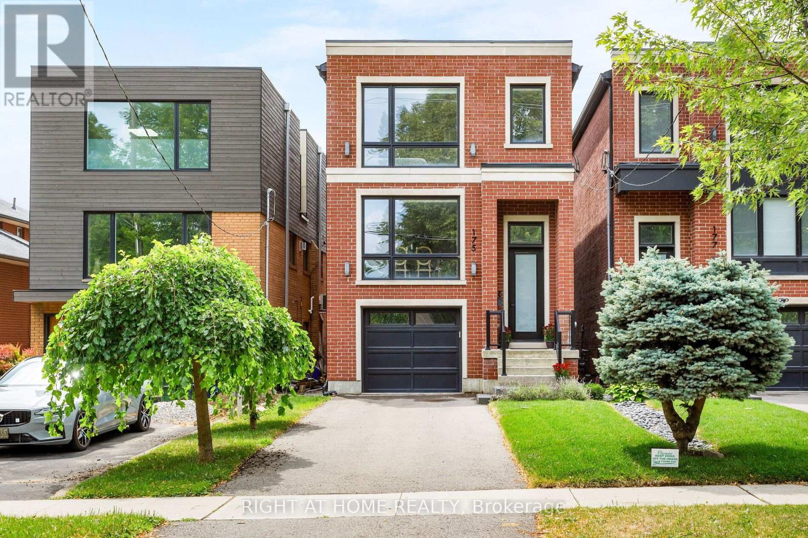 175 Hay Ave, Toronto, ON M8Z 1G3