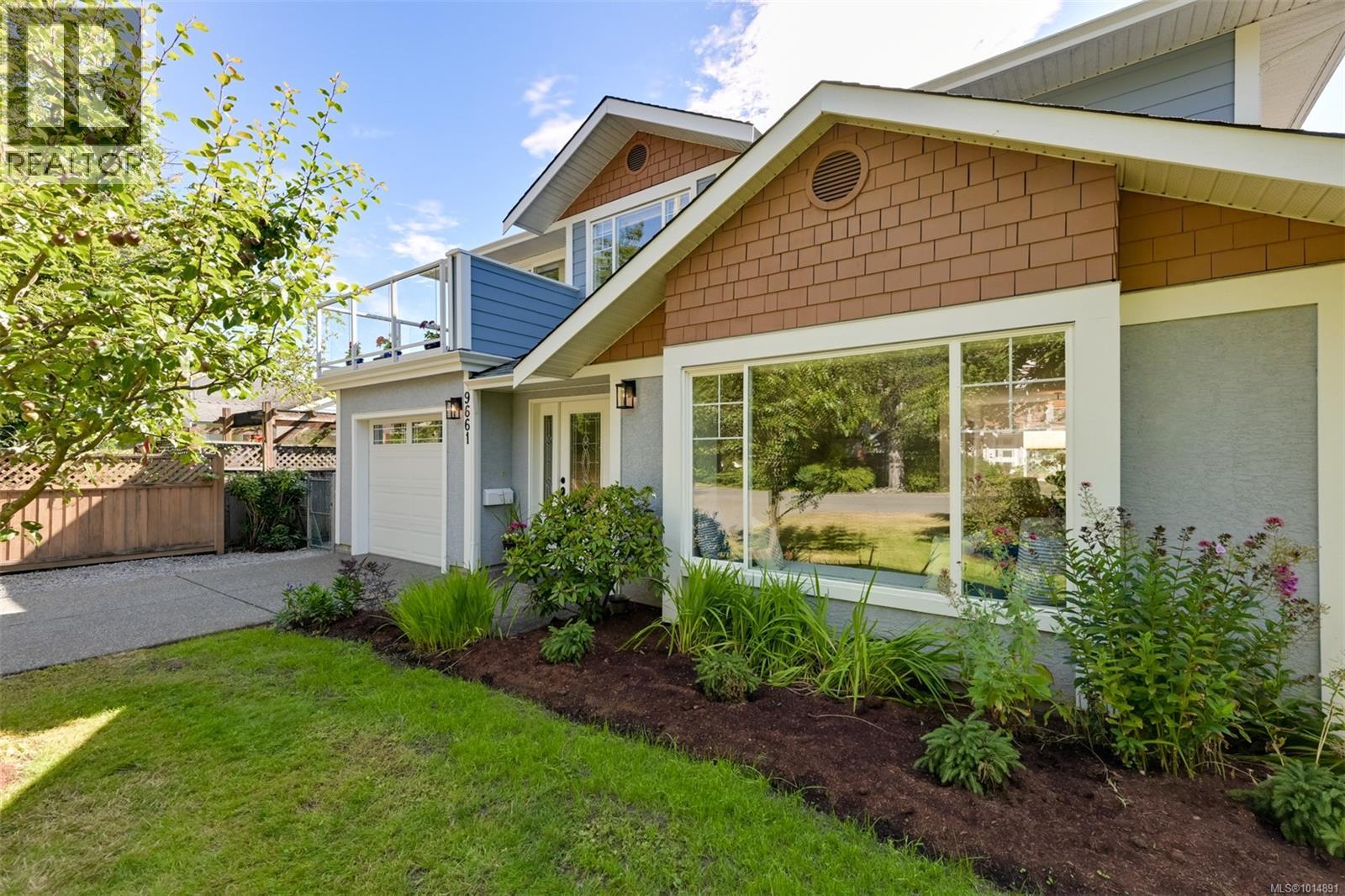 9661 Seventh St, Sidney, BC V8L 2V6