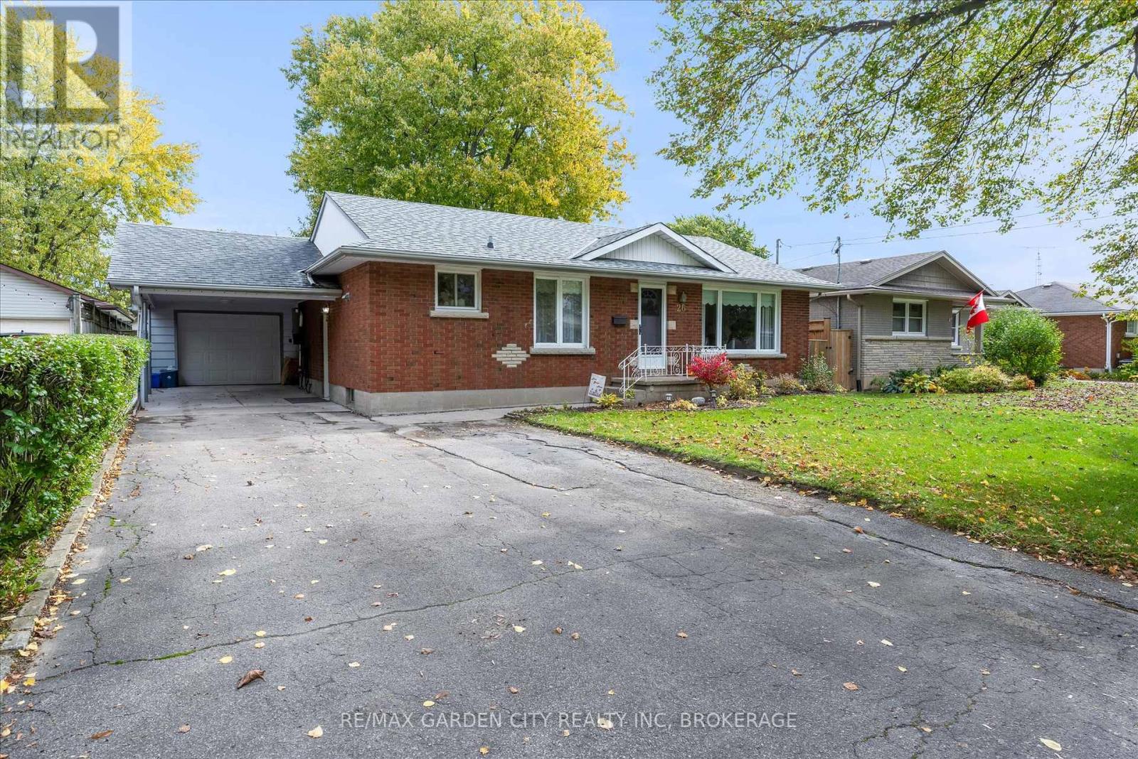 26 Howard Ave, St. Catharines, ON L2N 3X1