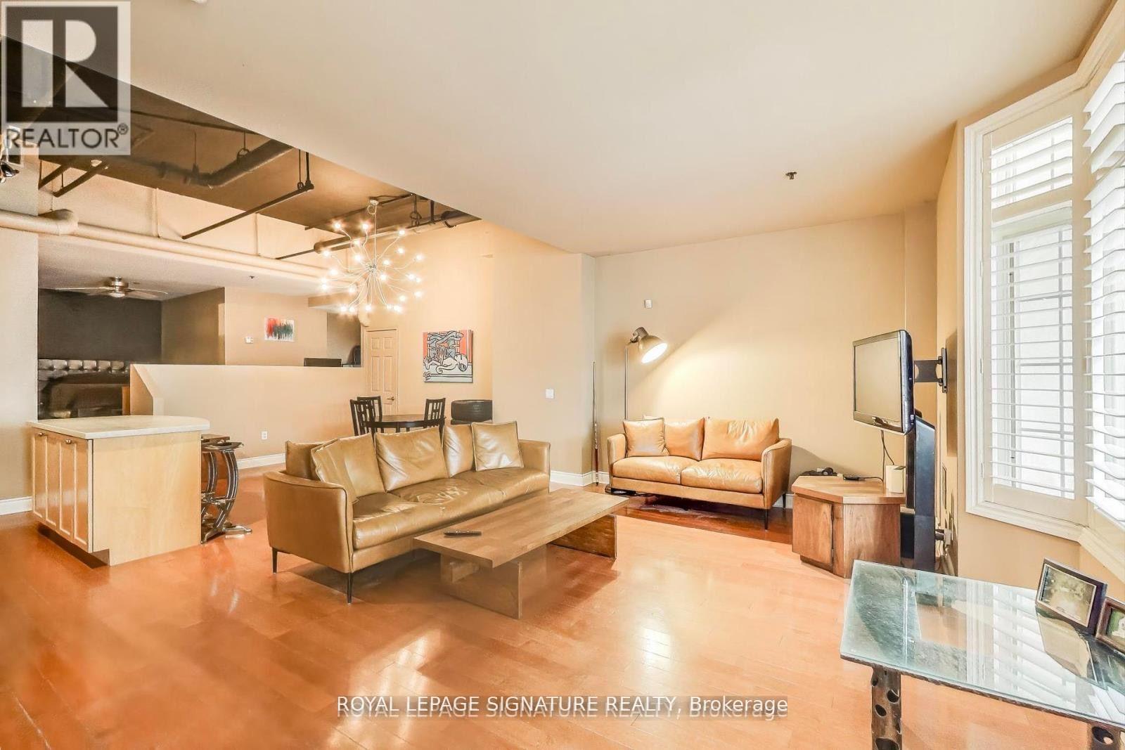 72 St Patrick St, Toronto, ON M5T 1V1