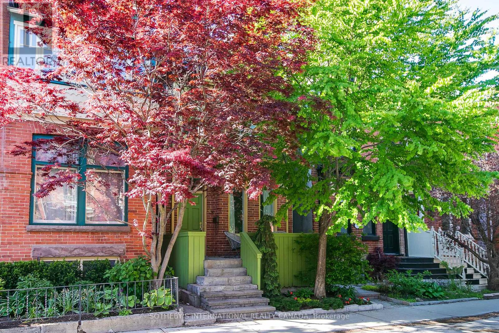 48 Salisbury Ave, Toronto, ON M4X 1C4