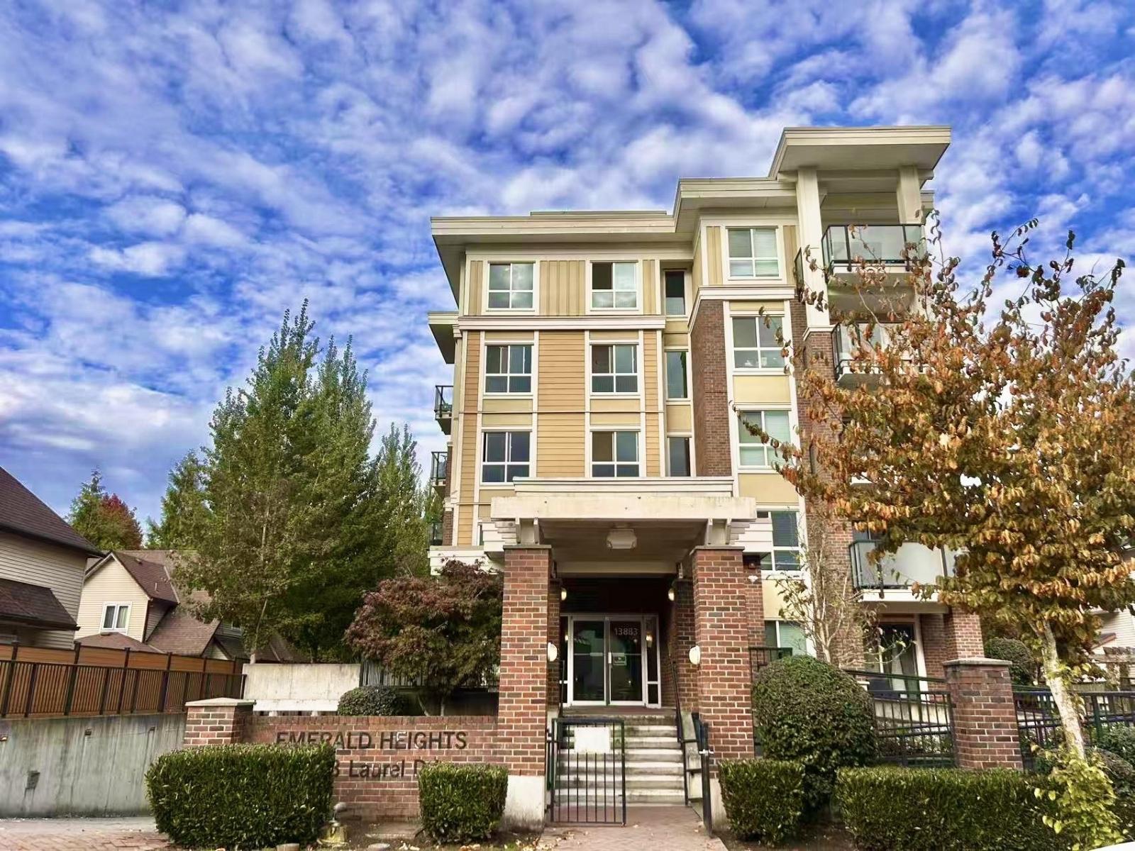 13883 Laurel Drive Unit 618, Surrey, BC V3T 1A8