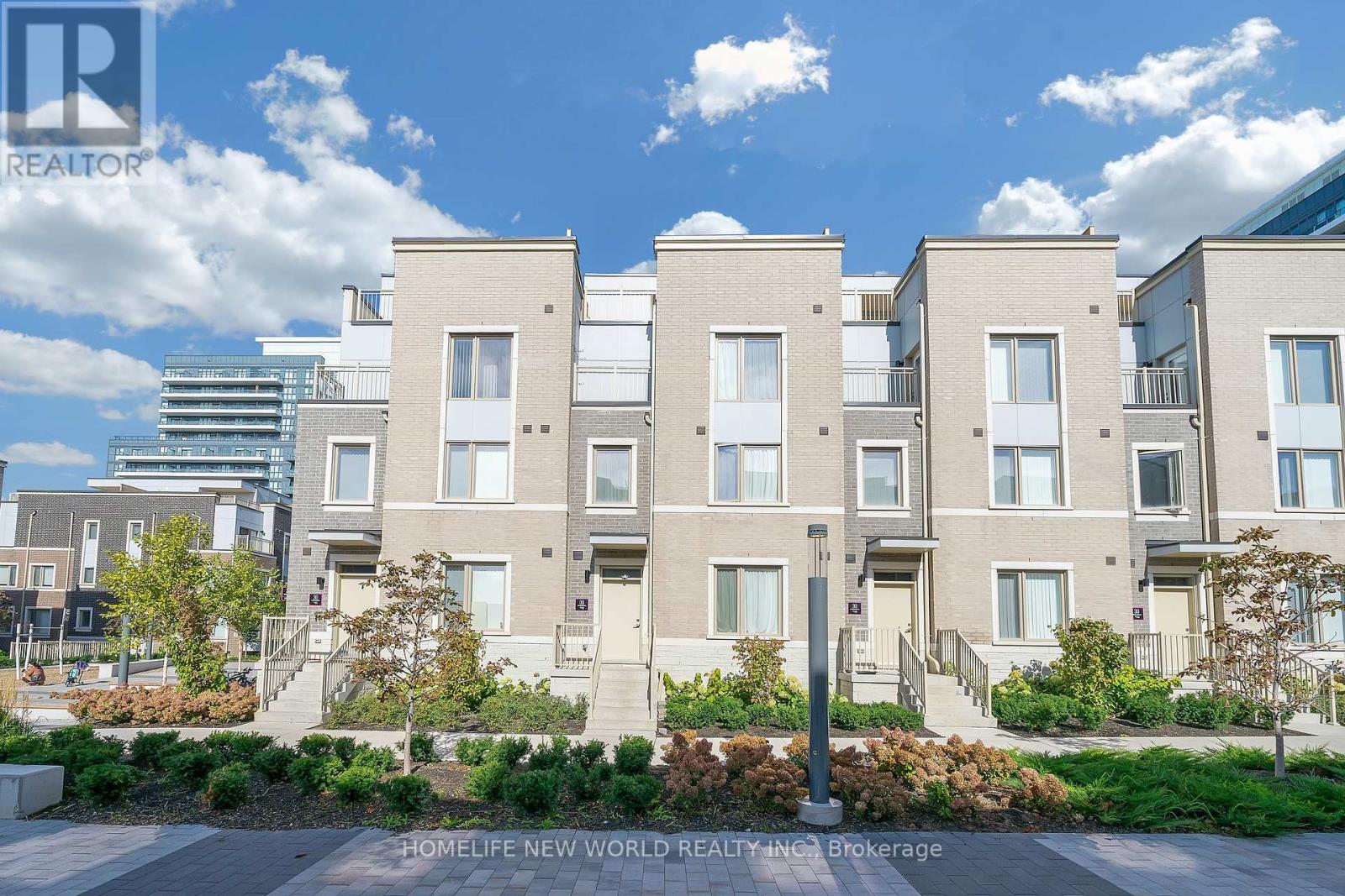 112 30 Almond Blossom Mews, Vaughan, ON L4K 0N6