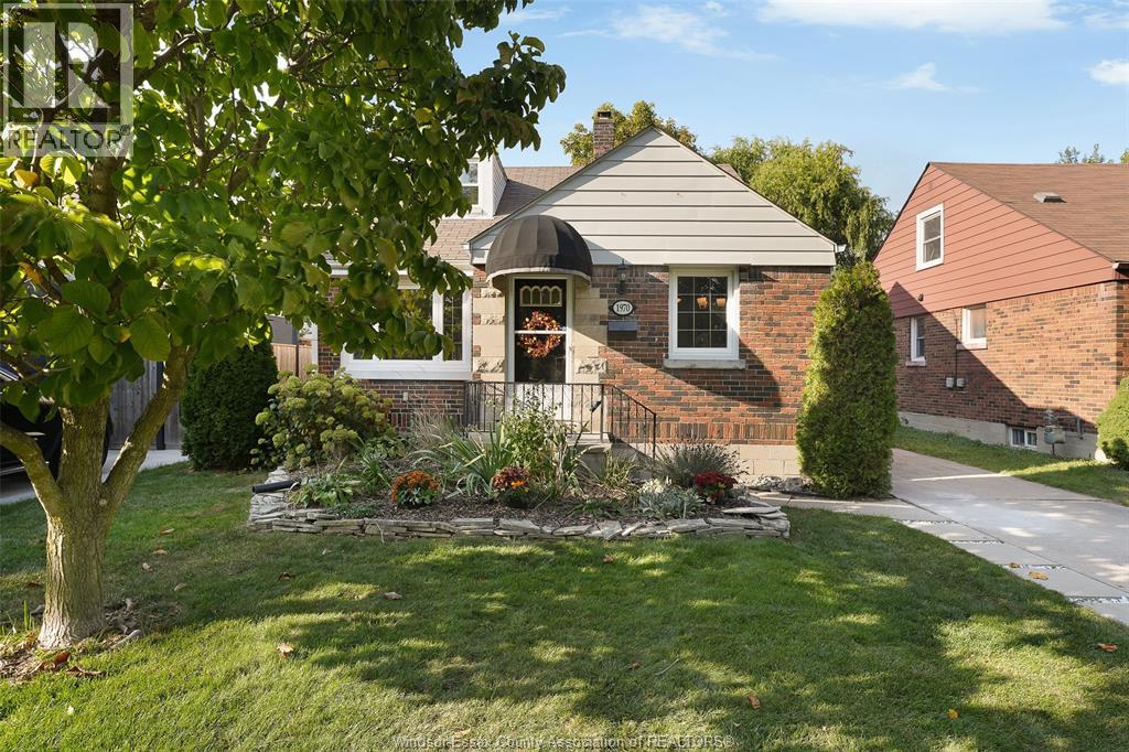 1970 Somme Ave, Windsor, ON N8W 1T8