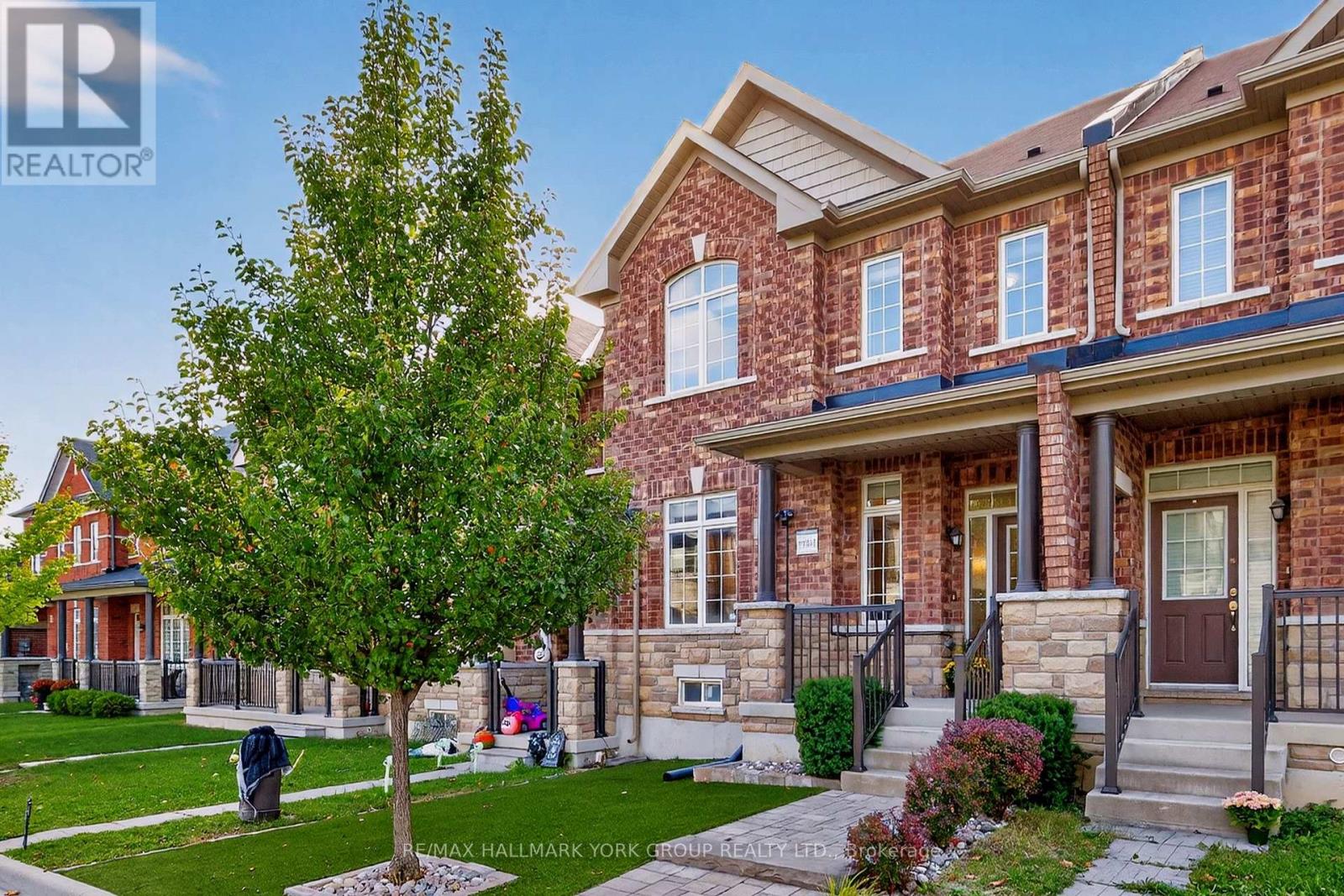 14 Walter Proctor Rd, East Gwillimbury, ON L9N 0L6