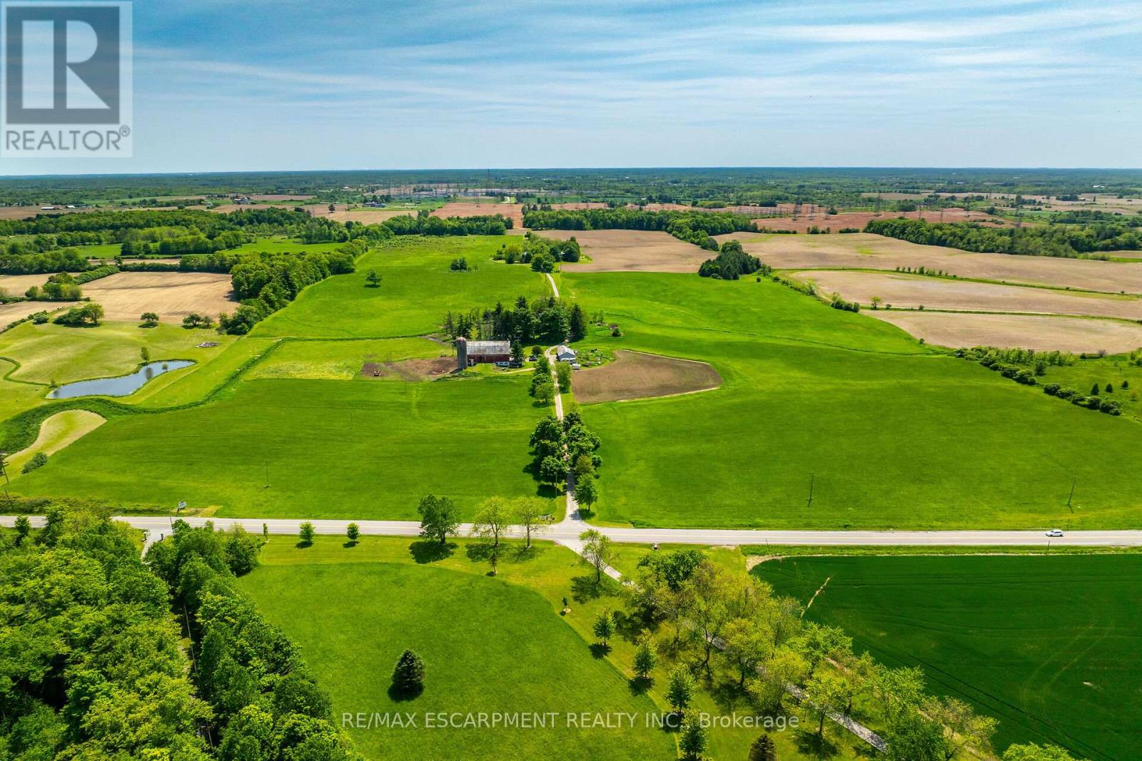 1216 Sawmill Rd, Hamilton, ON L9G 3L1
