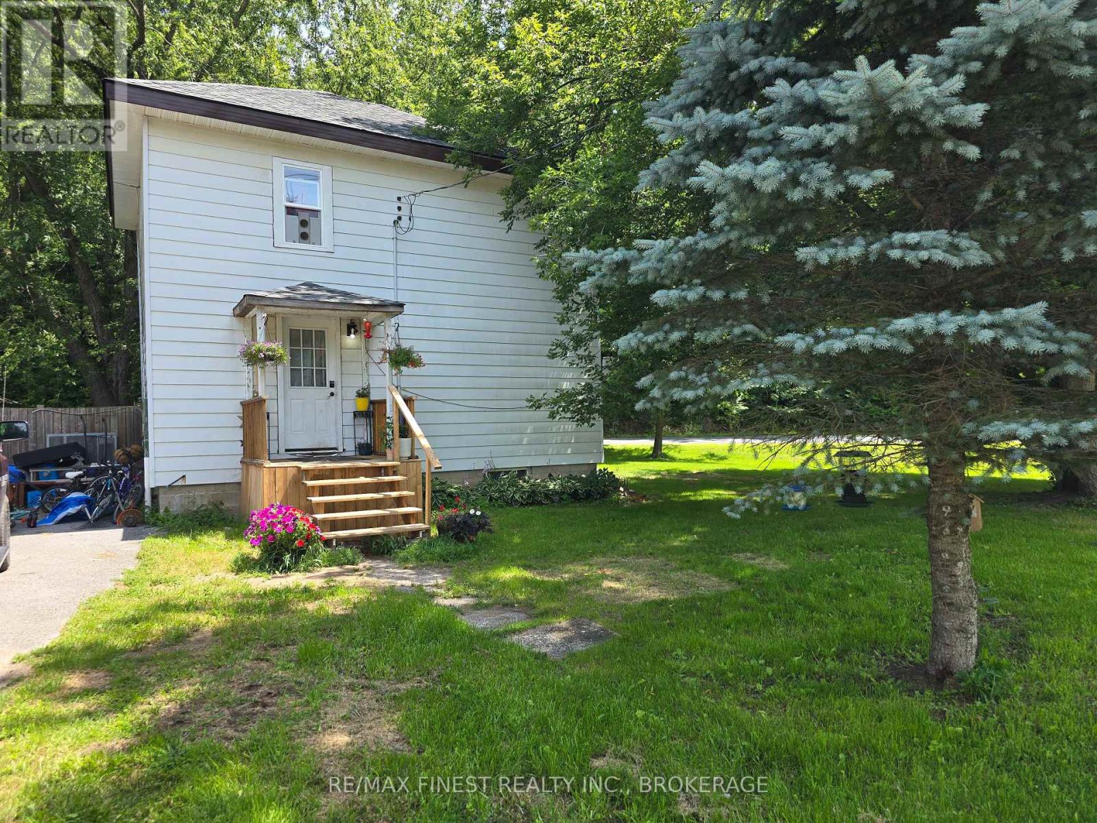 1469 Mountain Grove Rd, Central Frontenac, ON K0H 2E0