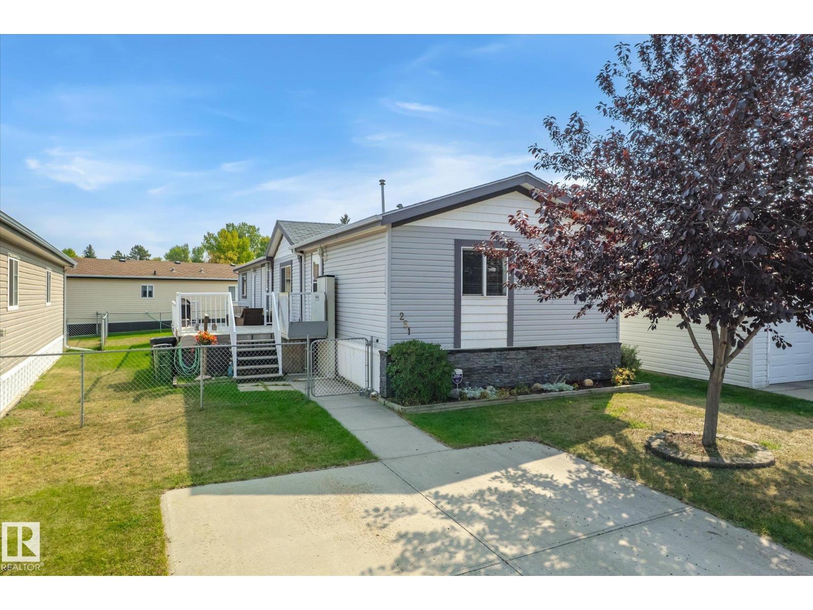 251 Oak Wood Dr NW, Edmonton, AB T6P 0A4