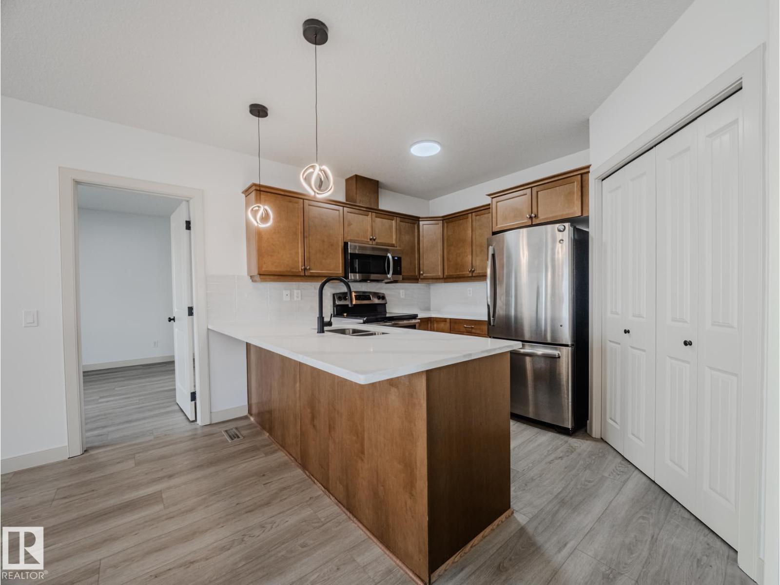 2565 Hanna Crescent Northwest #unit 33, Edmonton, AB T6R 0M4