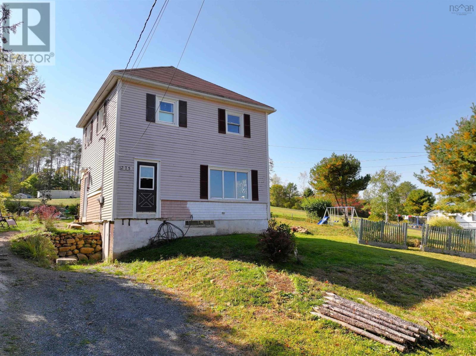 275 Dufferin St, Lunenburg, NS B0J 2C0