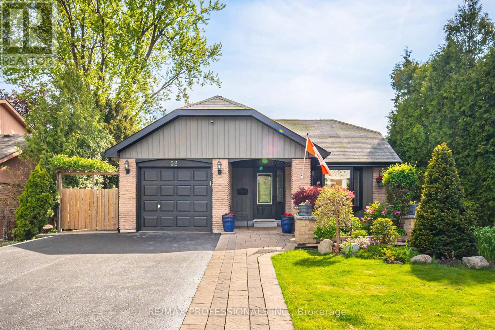 52 Lorraine Cres, Brampton, ON L6S 2R7