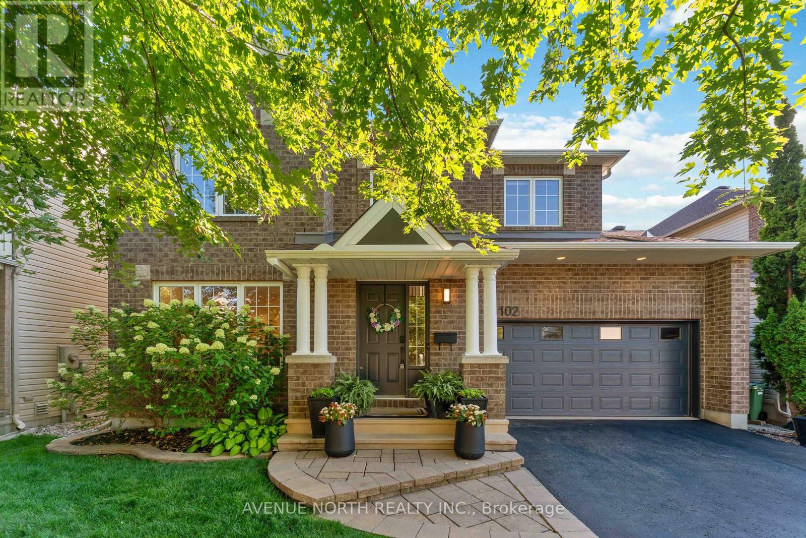 102 Chancery Cres, Ottawa, ON K4A 4N3