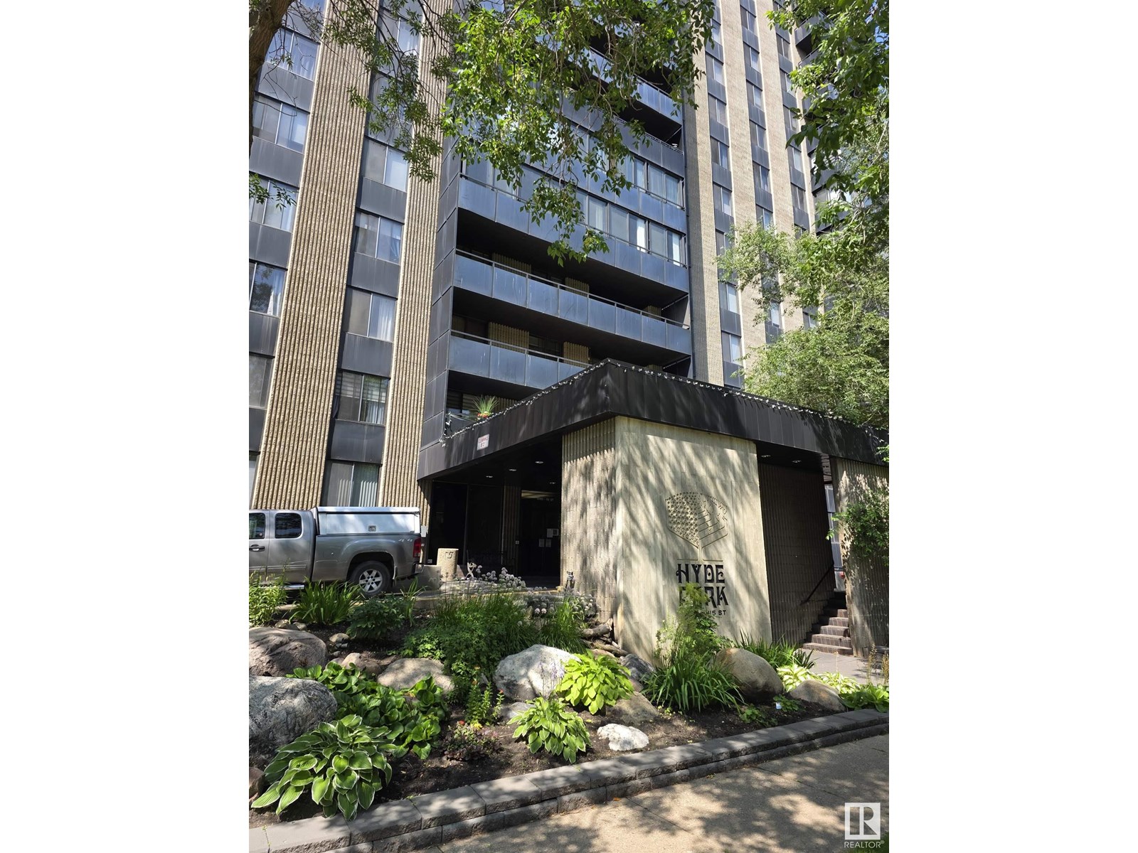 10160 115 Street Northwest #301, Edmonton, AB T5K 1T6
