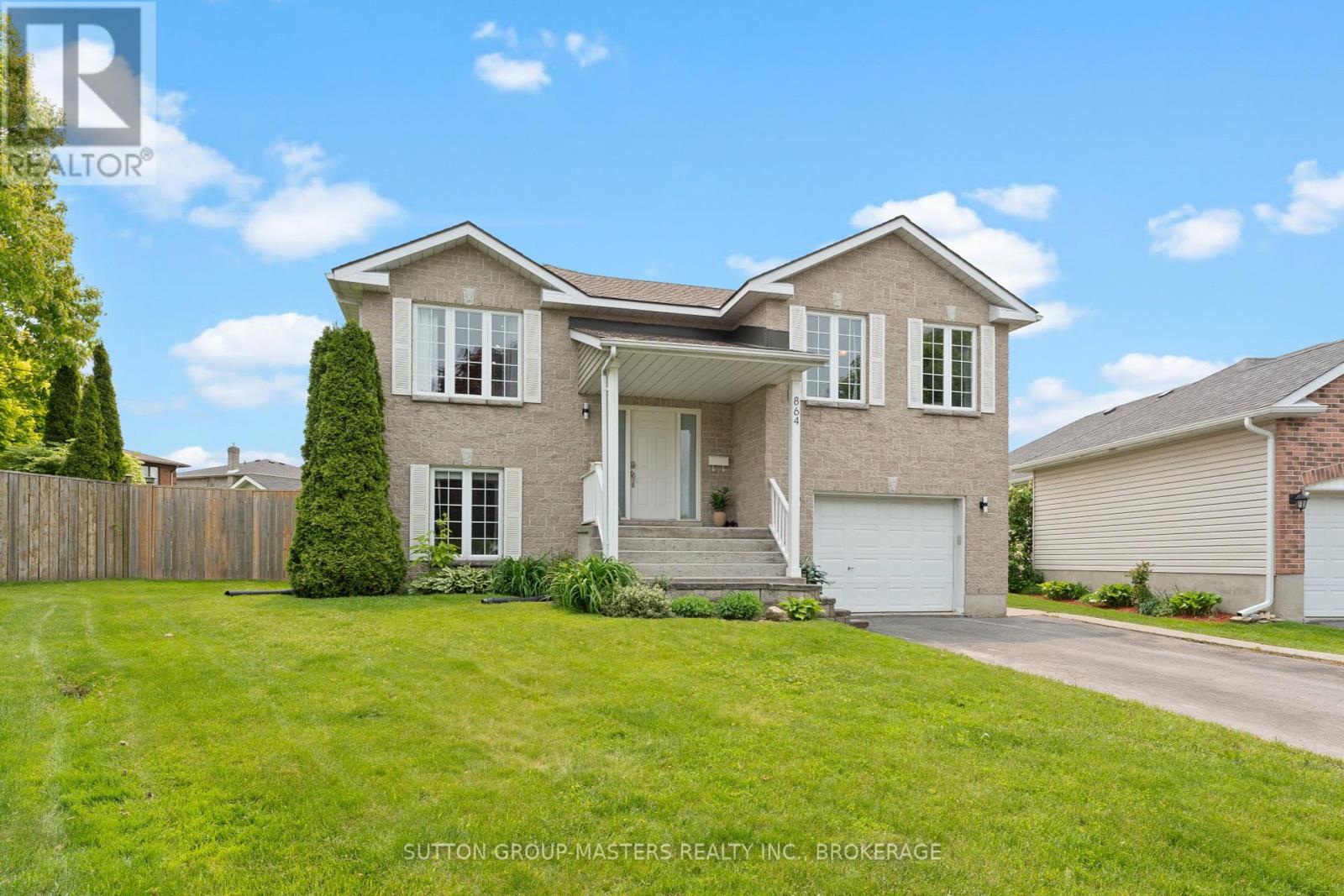 864 Ringstead St, Kingston, ON K7M 9A3