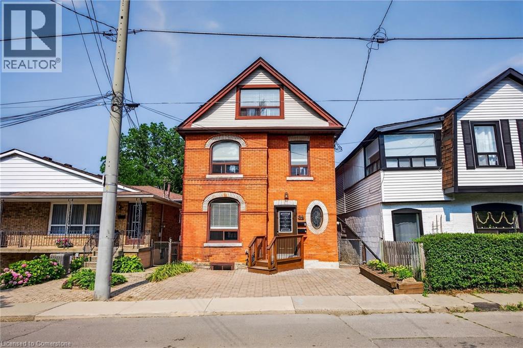 84 Ray St S, Hamilton, ON L8P 3V7