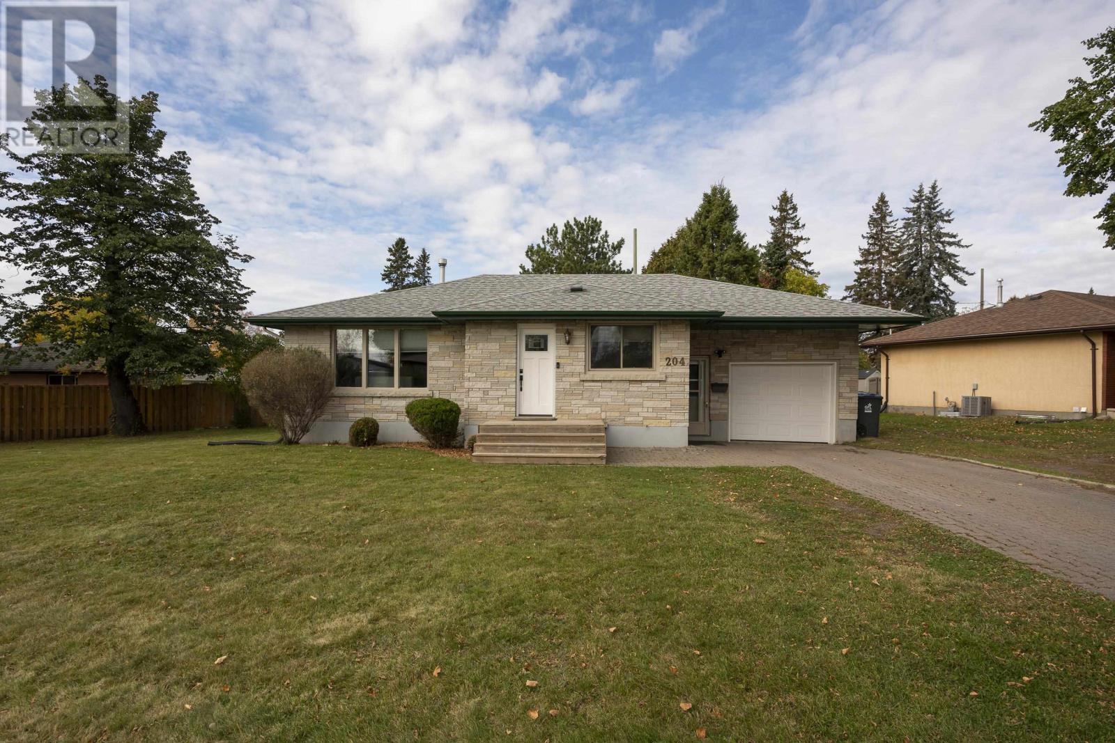 204 Cox Cres, Thunder Bay, ON P7A 7K8