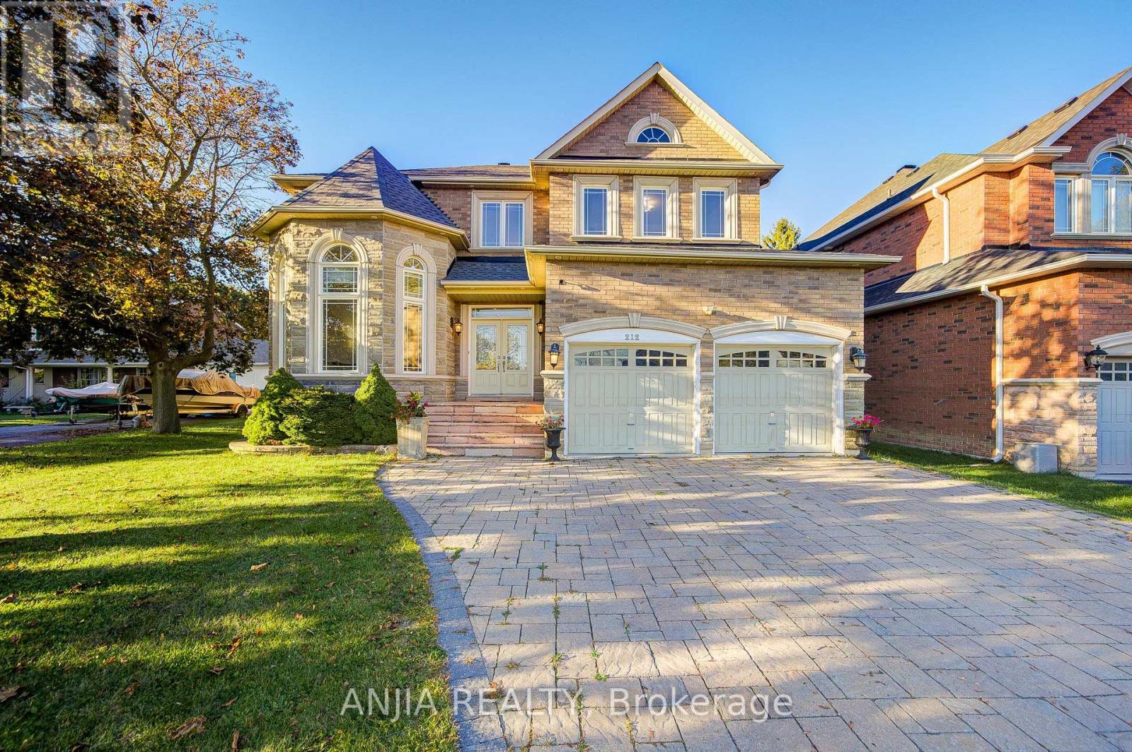 212 19th Ave, Richmond Hill, ON L4E 3P6