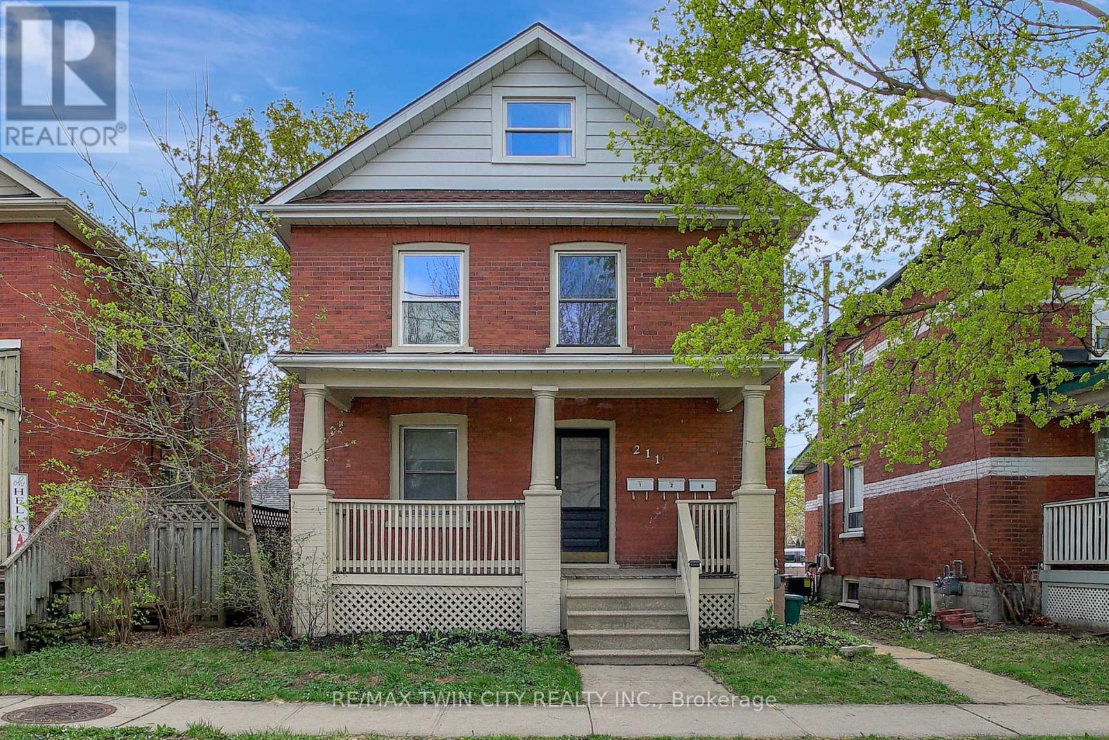 211 Dolph St N, Cambridge, ON N3H 2A6