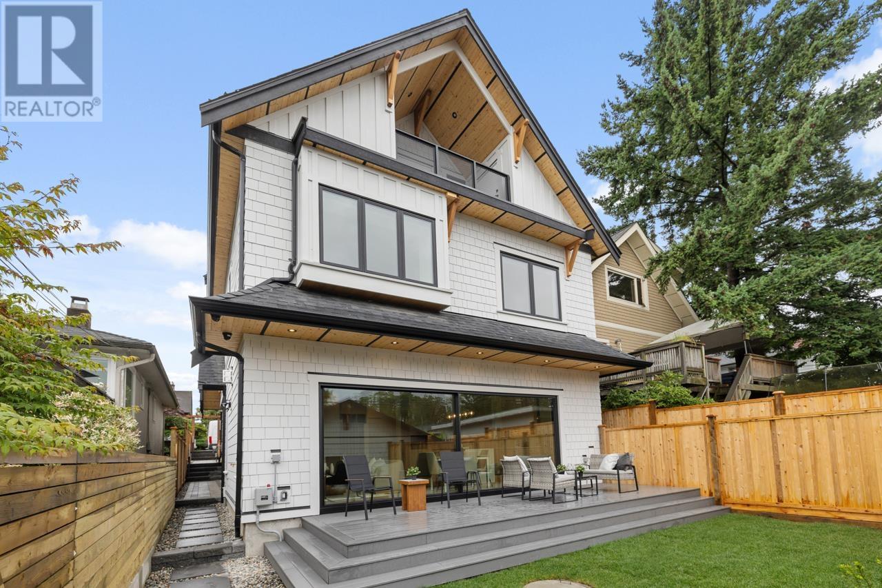 2247 Parker Street Unit 2, Vancouver, BC V5L 2L8