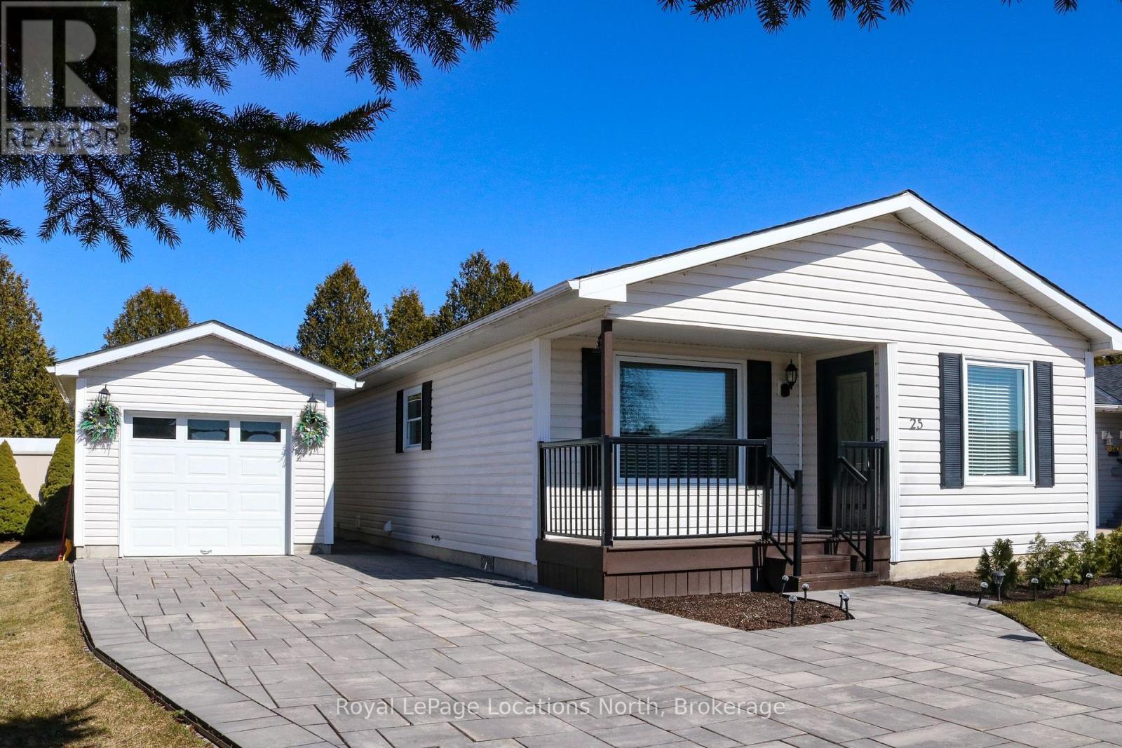 25 St James Pl, Wasaga Beach, ON L9Z 3A8