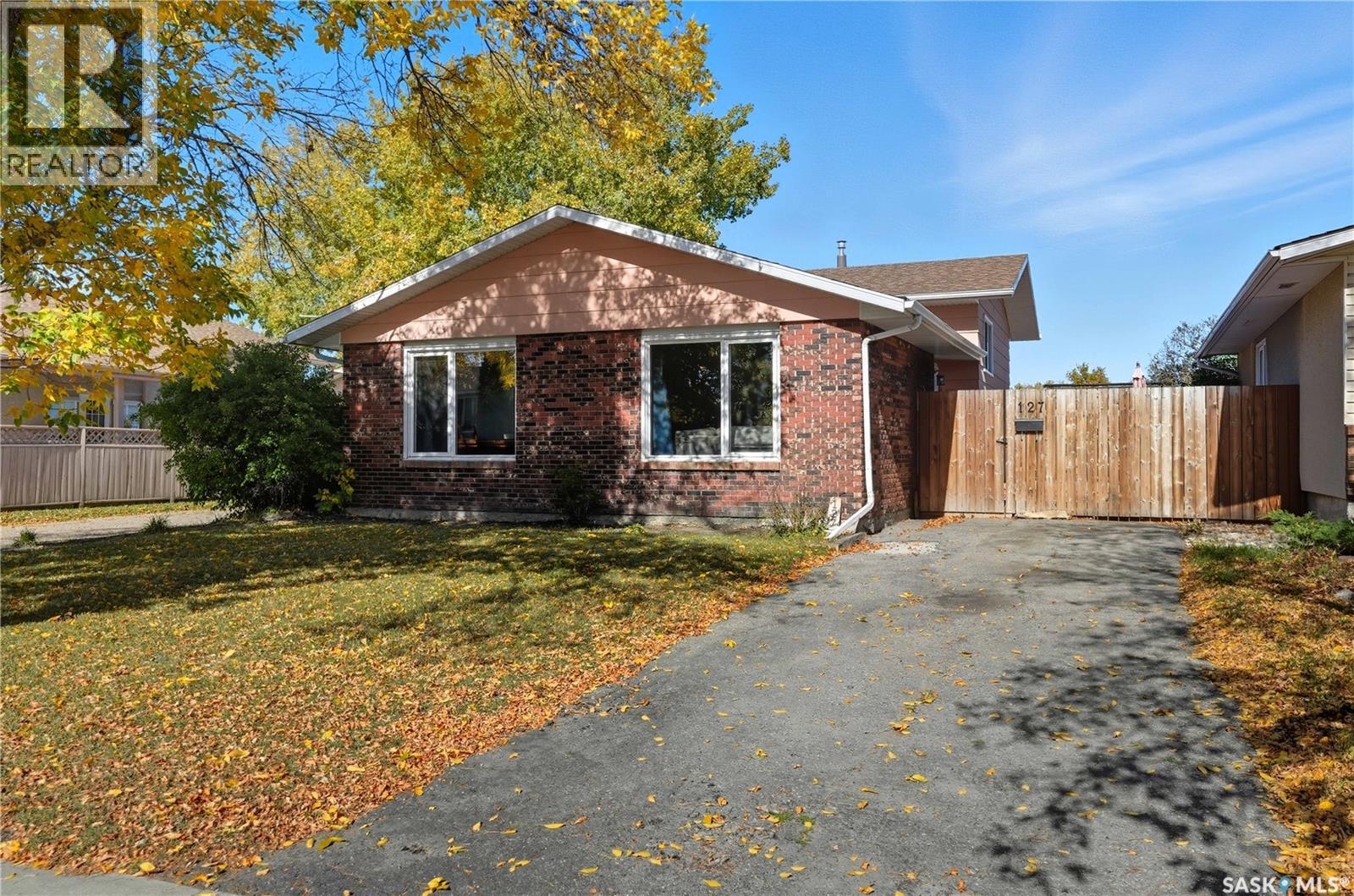 127 Hastings Cres, Regina, SK S4T 7N6