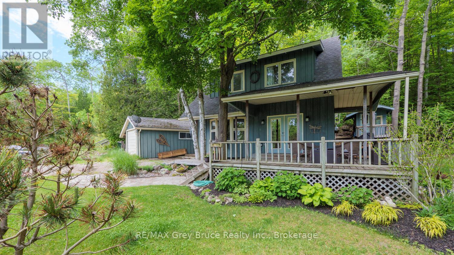 11 Shoreline Dr, Northern Bruce Peninsula, ON N0H 1Z0