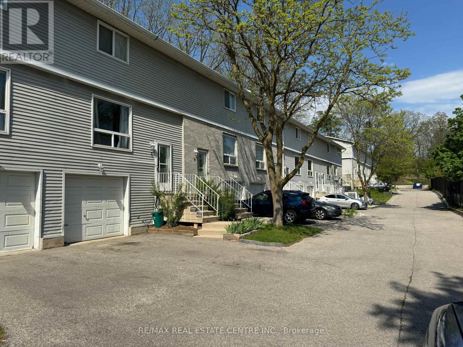 5 648 Doon Village Rd, Kitchener, ON N2P 1A2