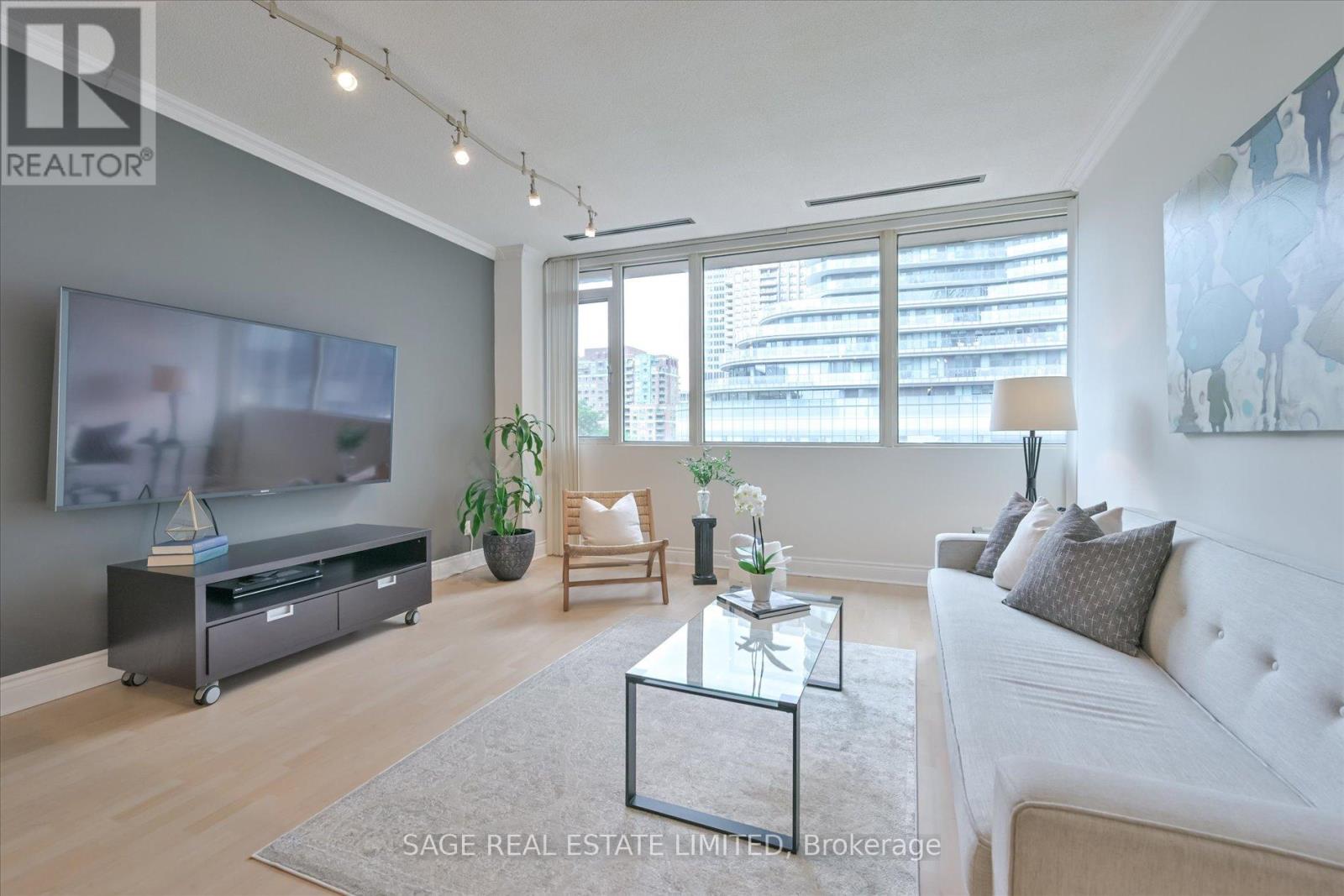 413 555 Yonge St, Toronto, ON M4Y 3A6