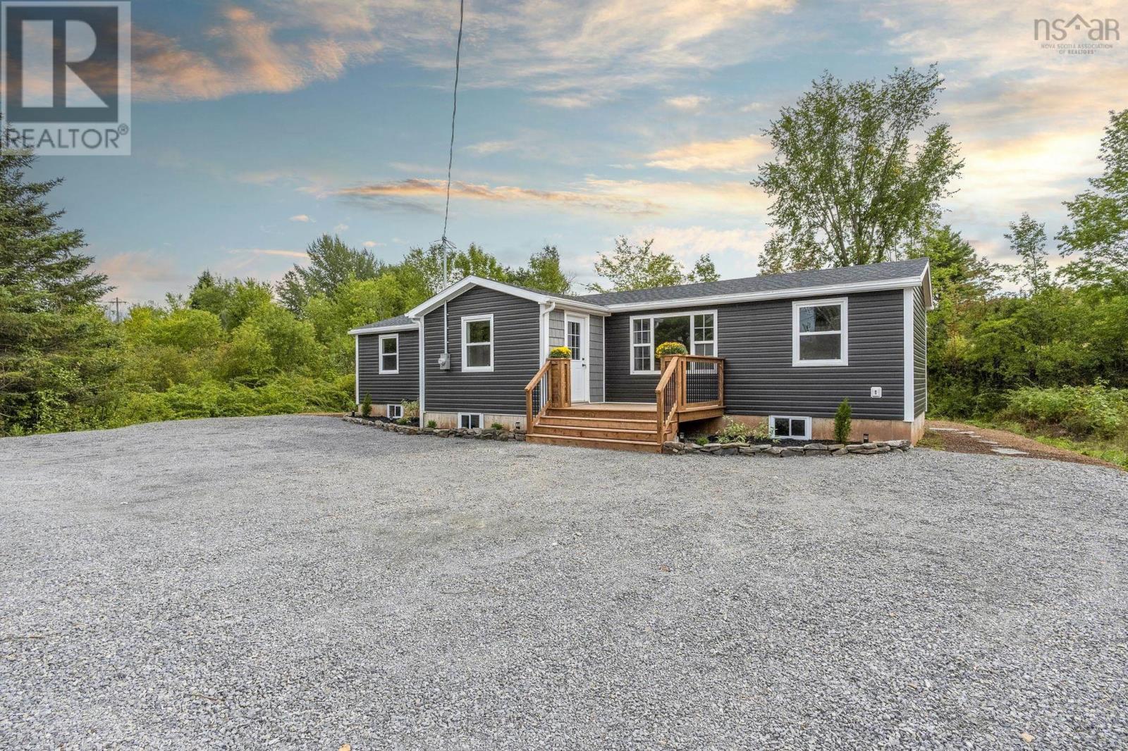 4668 Highway 1, West Hants, NS B0N 2T0