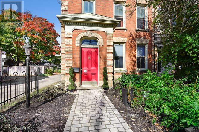 6 Pearl St W, Brockville, ON K6V 4B3