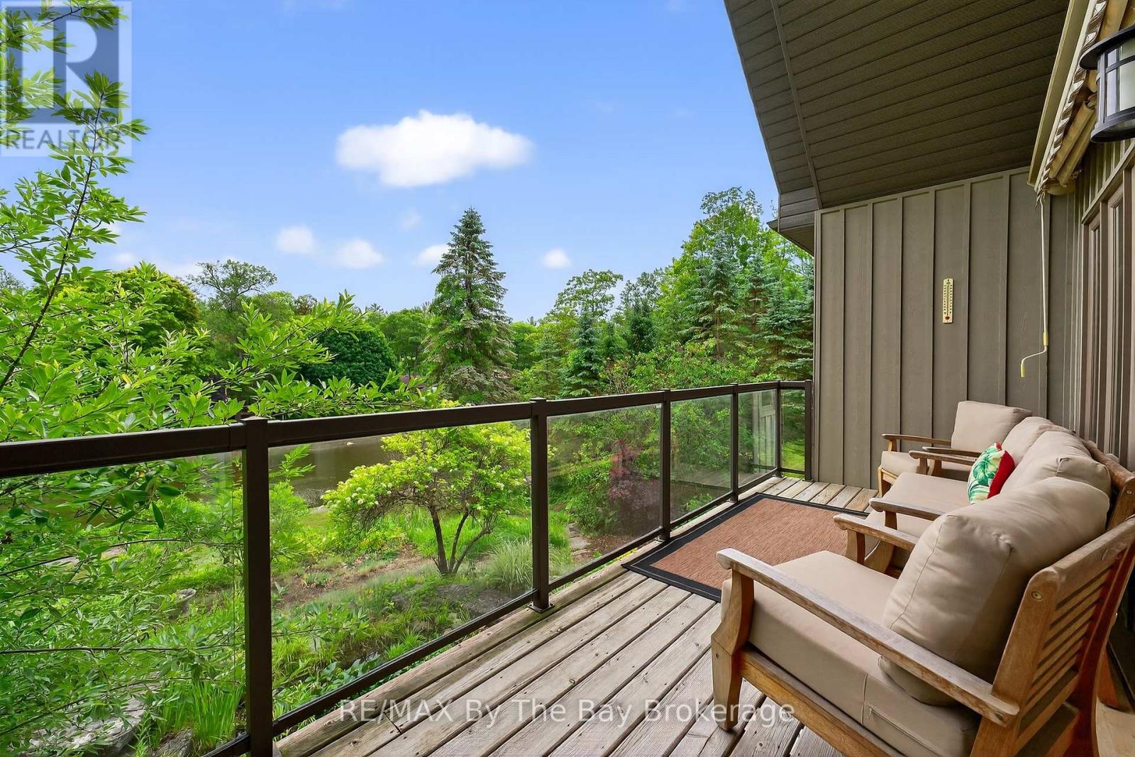 19 Oak Lea Blvd, Wasaga Beach, ON L9Z 2V1