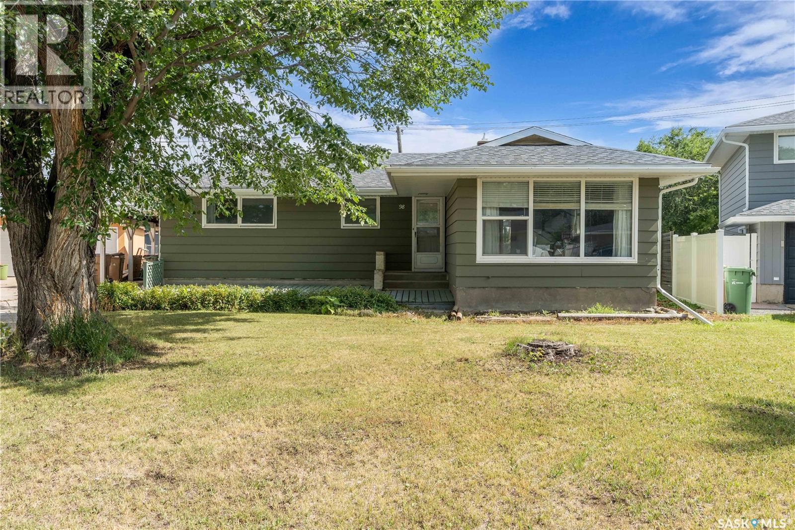 98 Millar Cres, Regina, SK S4S 1N4