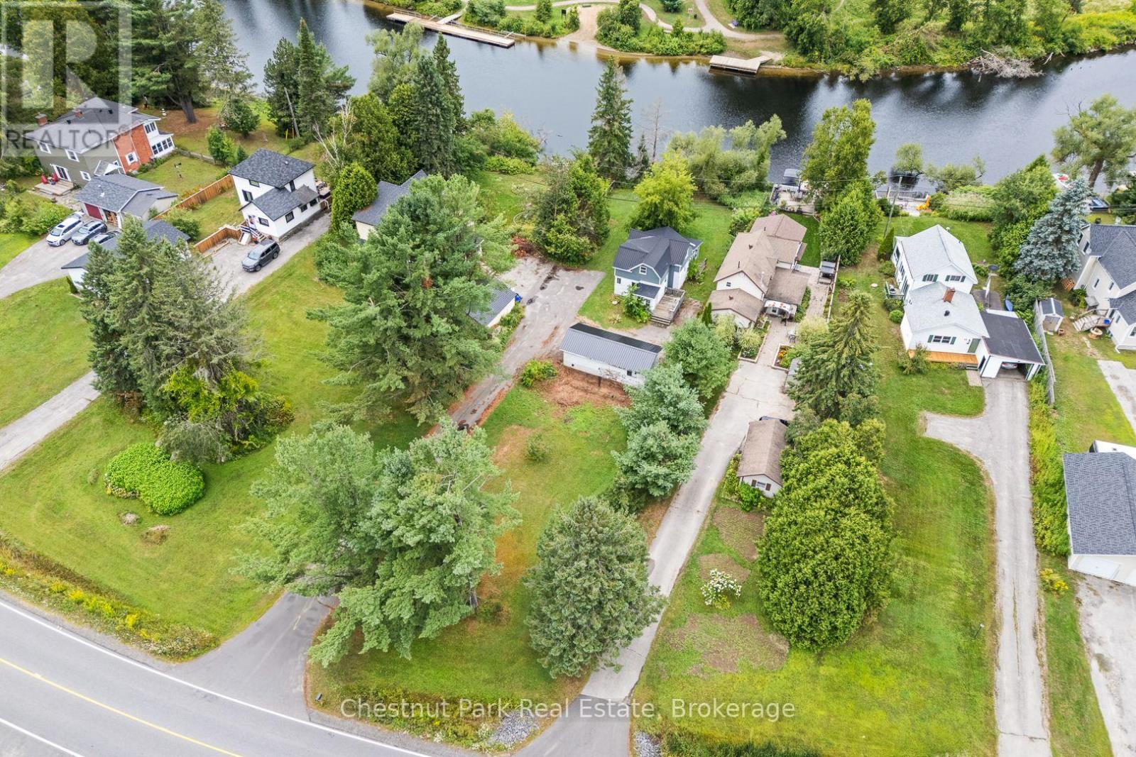 68 Beaumont Dr, Bracebridge, ON P1L 1X2