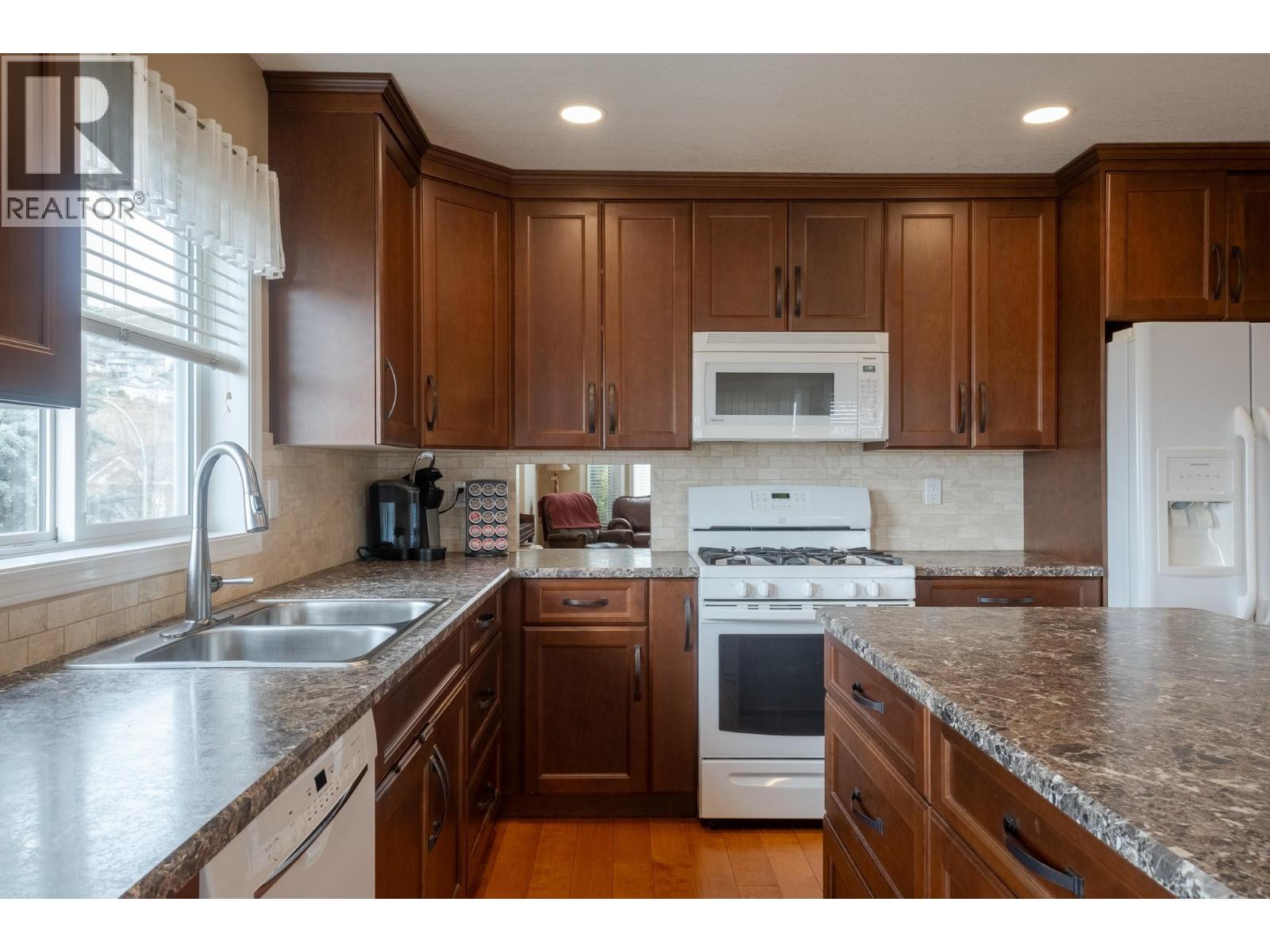 966 Mt Bulman Dr, Vernon, BC V1B 2Z1