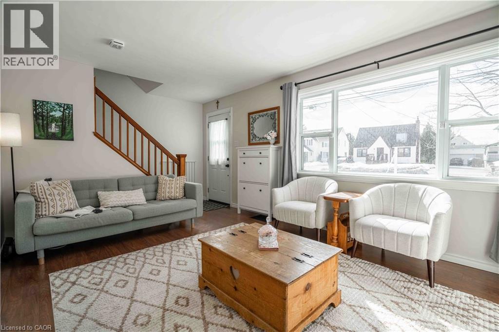 2279 King St E, Hamilton, ON L8K 1X5