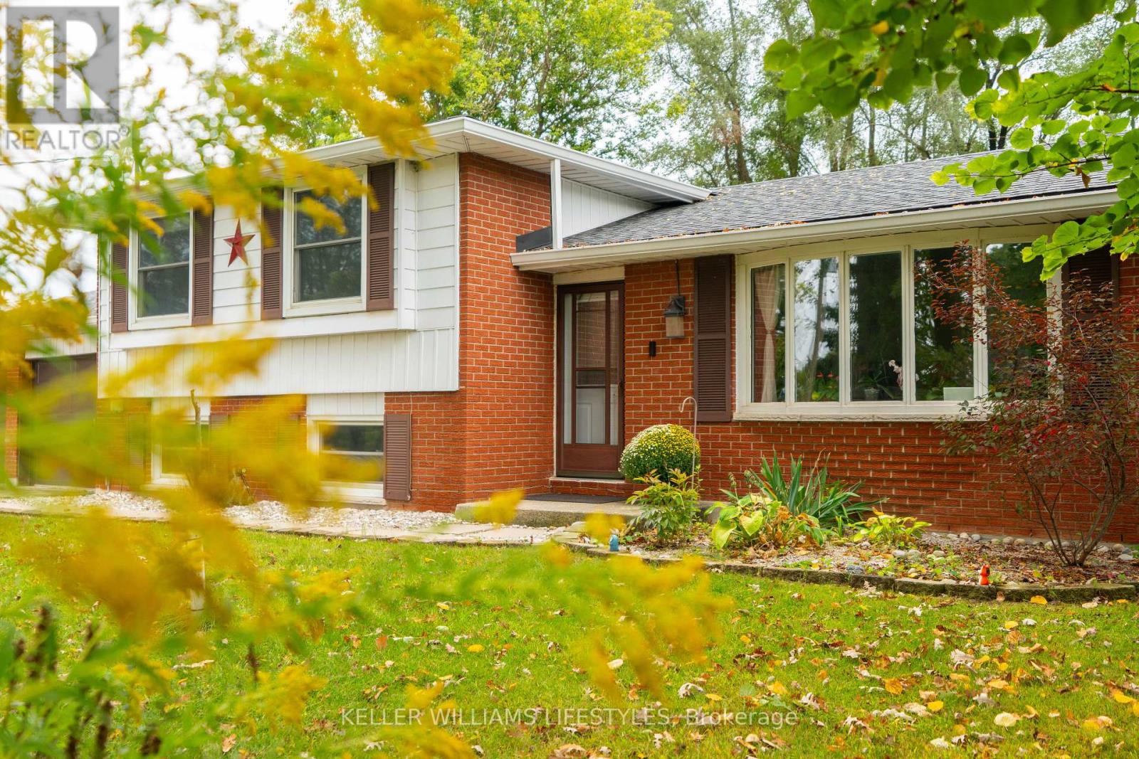 8749 Longwoods Rd, Strathroy-Caradoc, ON N0L 1W0