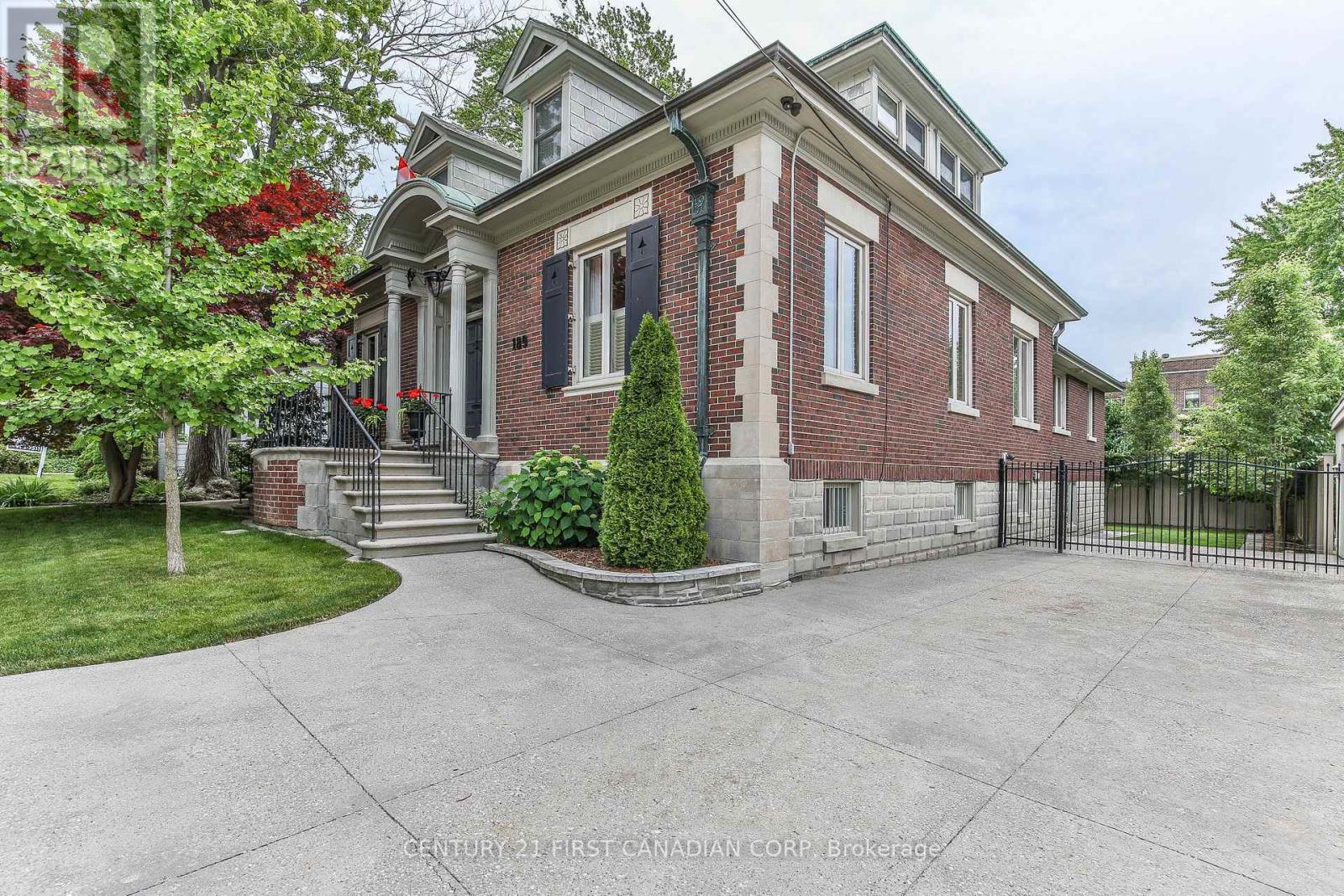 189 College Ave, London, ON N6A 1X9