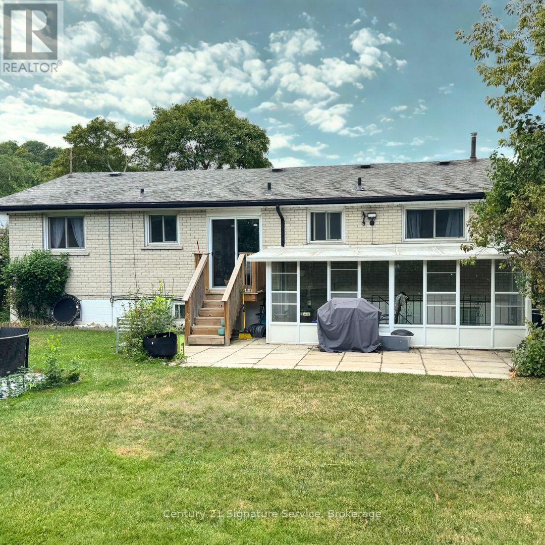 15 Joy Ct, Hamilton, ON L8K 5R7