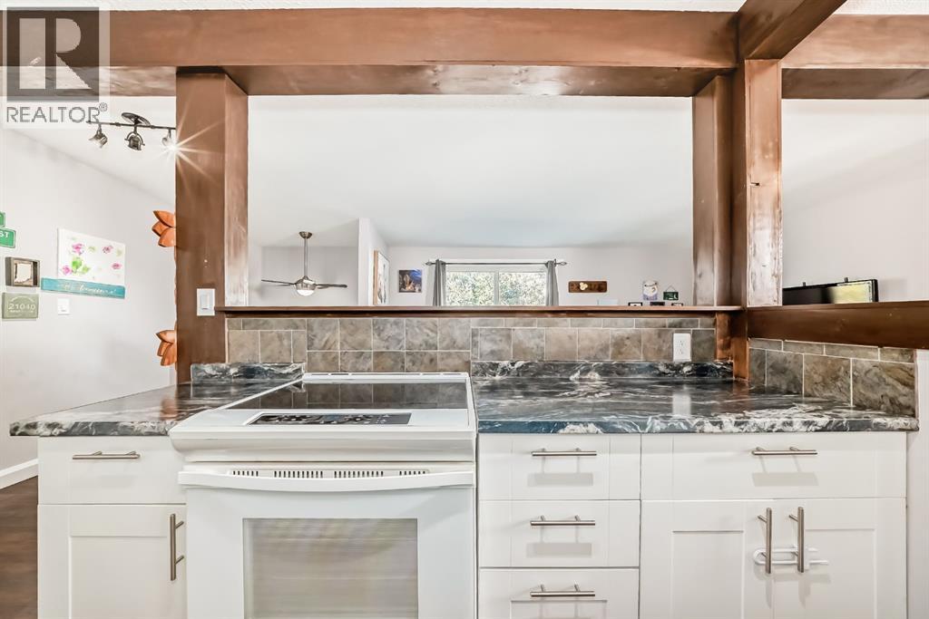724 Raynard Cres SE #d, Calgary, AB T2A 1X7