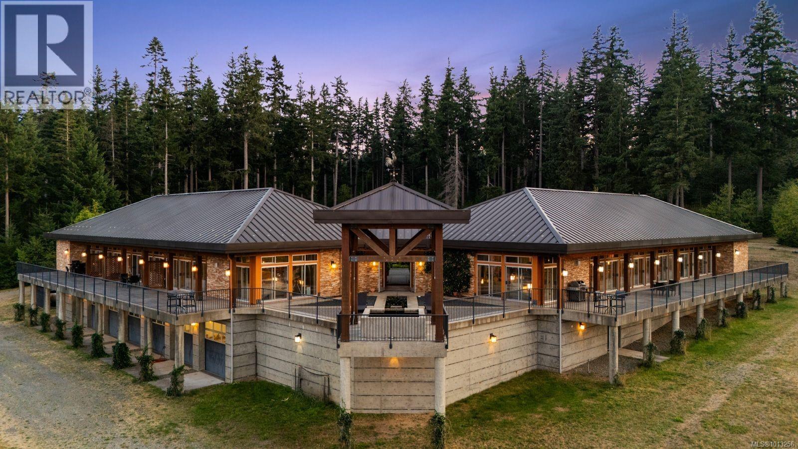 7939 Lenwood Rd, Courtenay, BC V9J 1V4