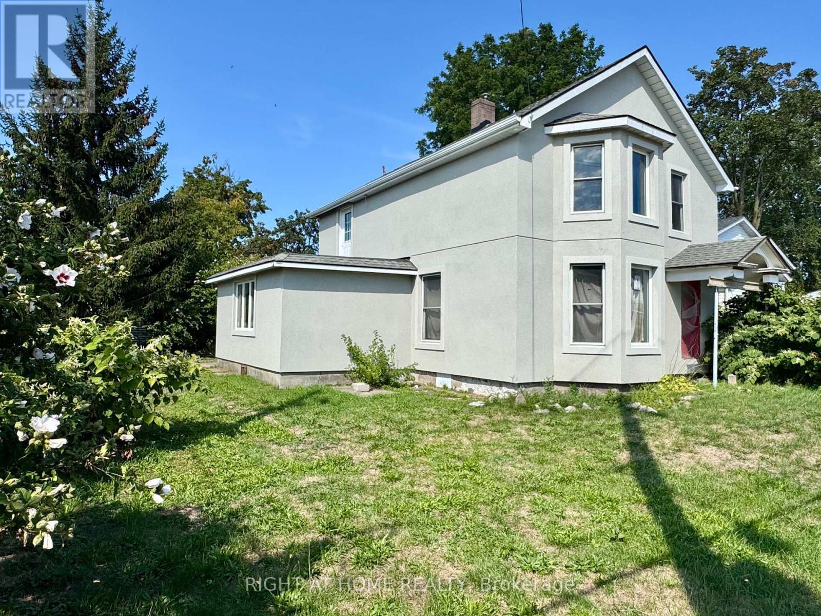 144 Waterloo St, Fort Erie, ON L2A 3K2