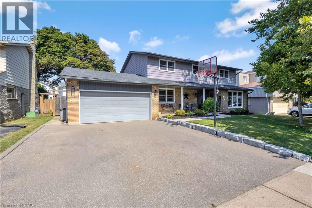 15 Candlewood Dr, Brantford, ON N3R 6A2
