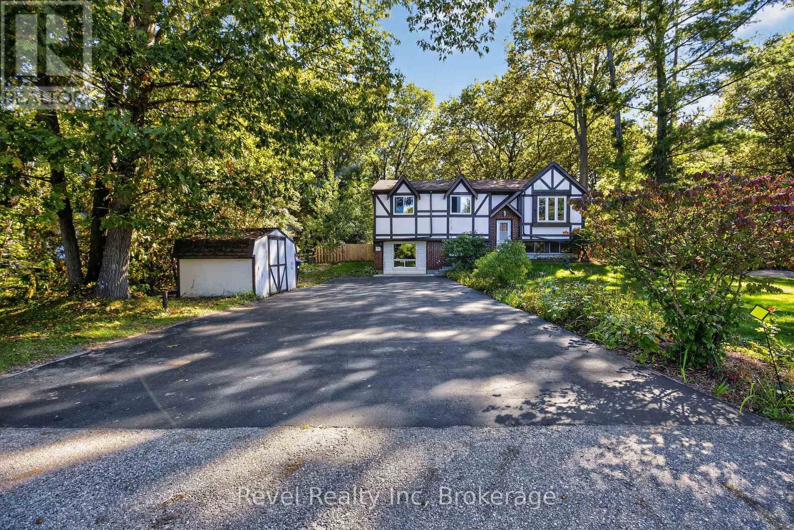 203 Knox Rd W, Wasaga Beach, ON L9Z 2A7